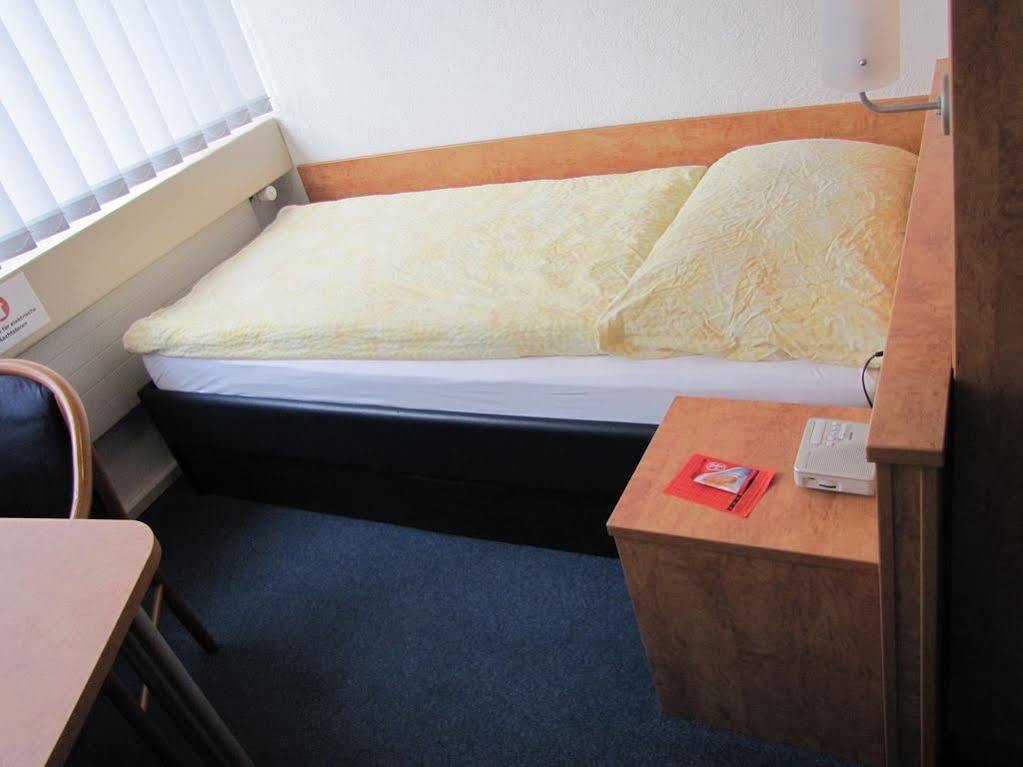 Budget Motel Self Check-In Делликон Экстерьер фото